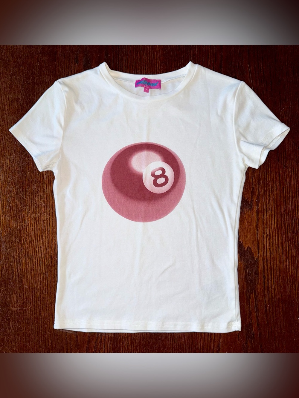 Edikted White Short Sleeve Graphic Shirt w/ Maroon (8) Ball Sz Adult Small